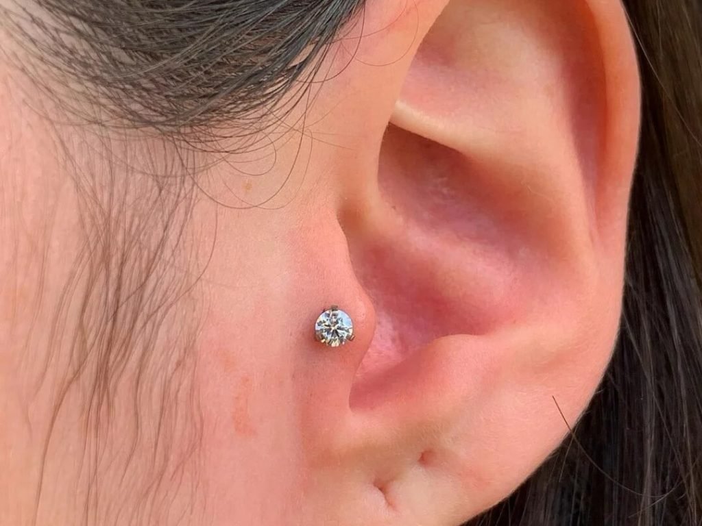 tragus piercing